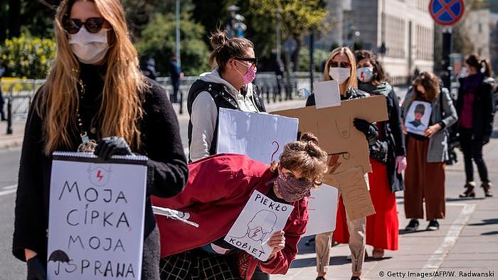 Polen Gesetzesvorhaben im Parlament - Abtreibungsdebatte spaltet (Getty Images/AFP/W. Radwanski)