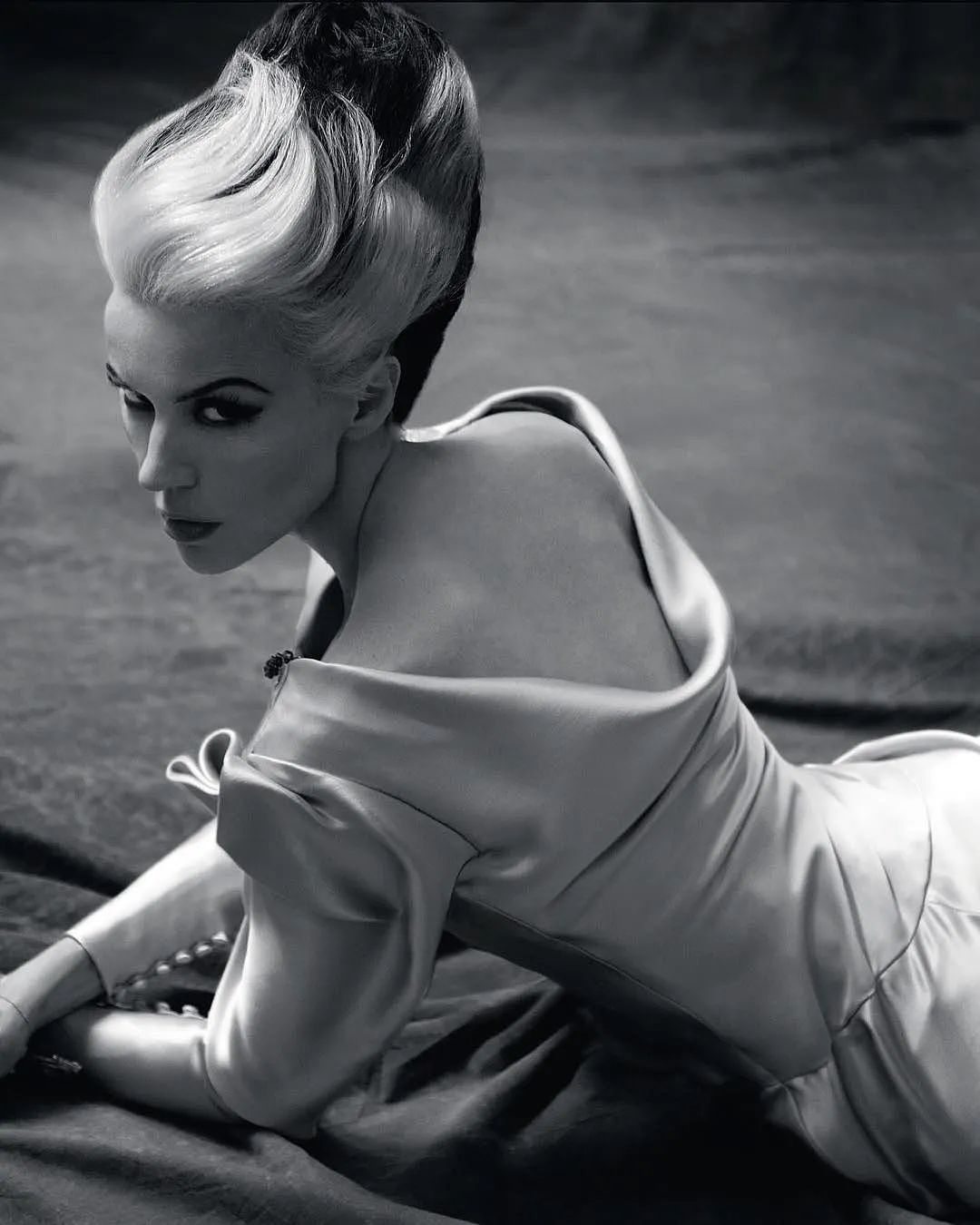 【美女】麦昆设计的终极收藏家！Gaga花75万找她买裙子，贝嫂最想赢的女人！（组图） - 9