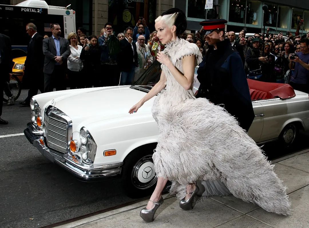 【美女】麦昆设计的终极收藏家！Gaga花75万找她买裙子，贝嫂最想赢的女人！（组图） - 24