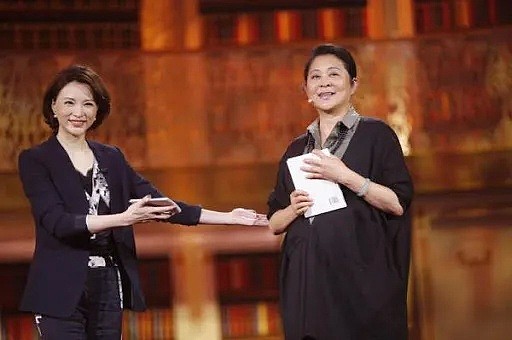 傻眼！著名央视华裔女星画画卖了500万，却连毛巾都多年不换，过分节俭竟因这件事（组图） - 14