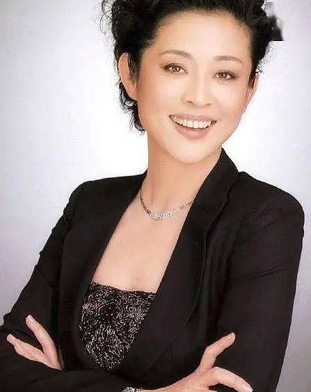 傻眼！著名央视华裔女星画画卖了500万，却连毛巾都多年不换，过分节俭竟因这件事（组图） - 20