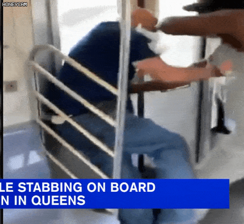 场面暴力！黑人男子在地铁挥尖刀刺、连捅2翁， 73岁亚裔老人劝架反也遭捅刀（组图） - 5
