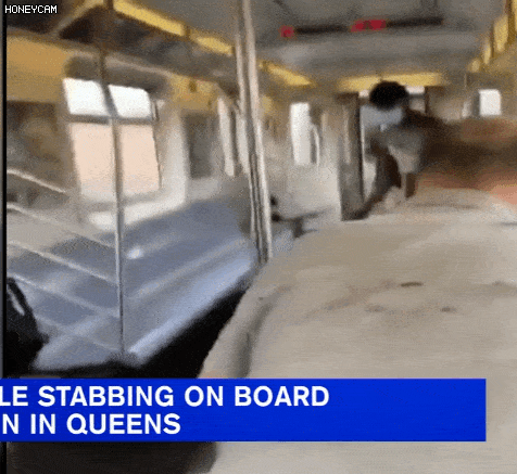 场面暴力！黑人男子在地铁挥尖刀刺、连捅2翁， 73岁亚裔老人劝架反也遭捅刀（组图） - 6