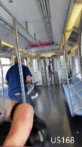 场面暴力！黑人男子在地铁挥尖刀刺、连捅2翁， 73岁亚裔老人劝架反也遭捅刀（组图） - 12