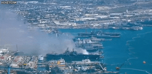 突发！21伤，美国战舰发生爆炸，上空现巨大浓烟，官员下令附近居民限制外出（视频/组图） - 8