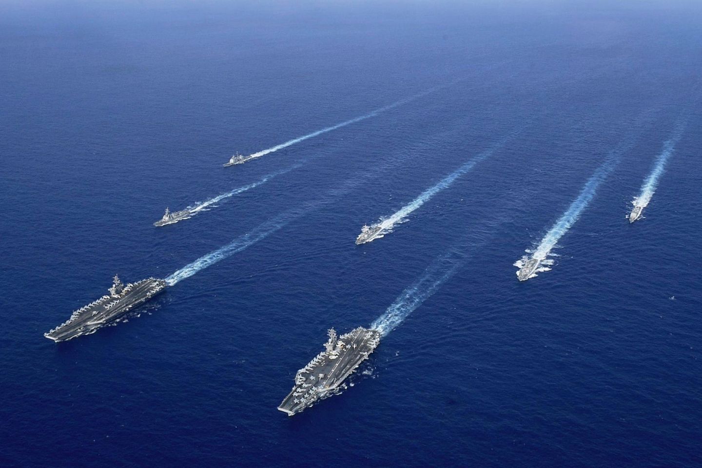 2020年7月初，美国航母驶进南海。不过，从随行的5艘舰船规模看，美军此行的威慑力并不足。（美国海军）