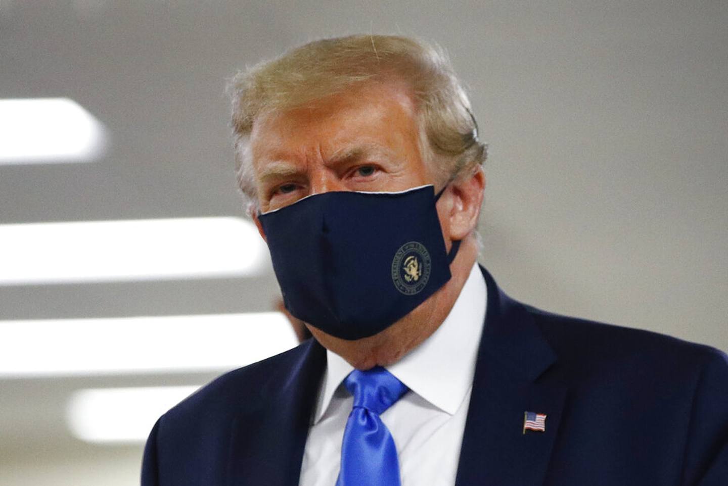 特朗普7月11日探訪軍方醫院，並首次戴上口罩現身公開場合。（AP）