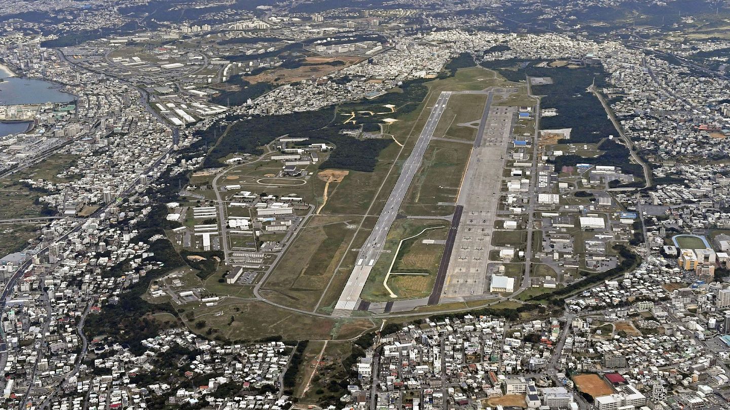 图为2018年1月27日镜头下的冲绳县普天间机场。（AP）