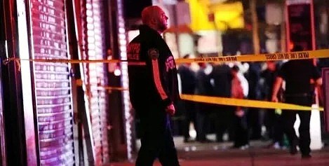 怕被投诉！纽约警察执法缩手缩脚，反遭黑人嫌犯锁喉 15小时15起枪案，男子华人区被枪爆头...（组图） - 14