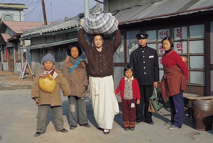 台湾观众对张美姬(中)最熟悉的作品《六个孩子》。 (本报系资料照)