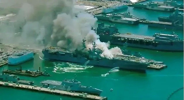 美国大型军舰突发火灾至少21伤，还发生爆炸，现场浓烟滚滚，美军已放弃救援坐等烧尽（视频/组图） - 7
