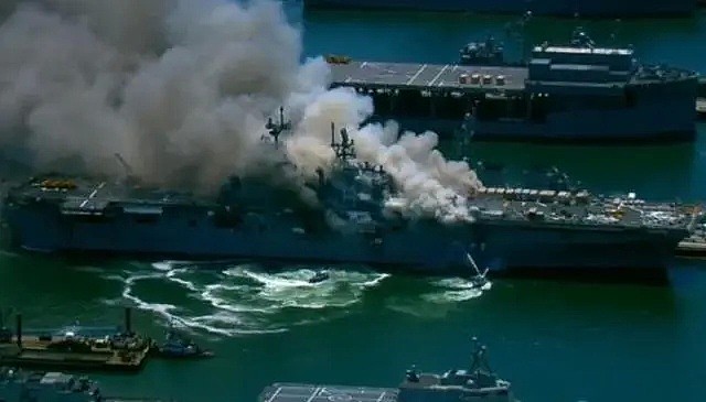 美国大型军舰突发火灾至少21伤，还发生爆炸，现场浓烟滚滚，美军已放弃救援坐等烧尽（视频/组图） - 9