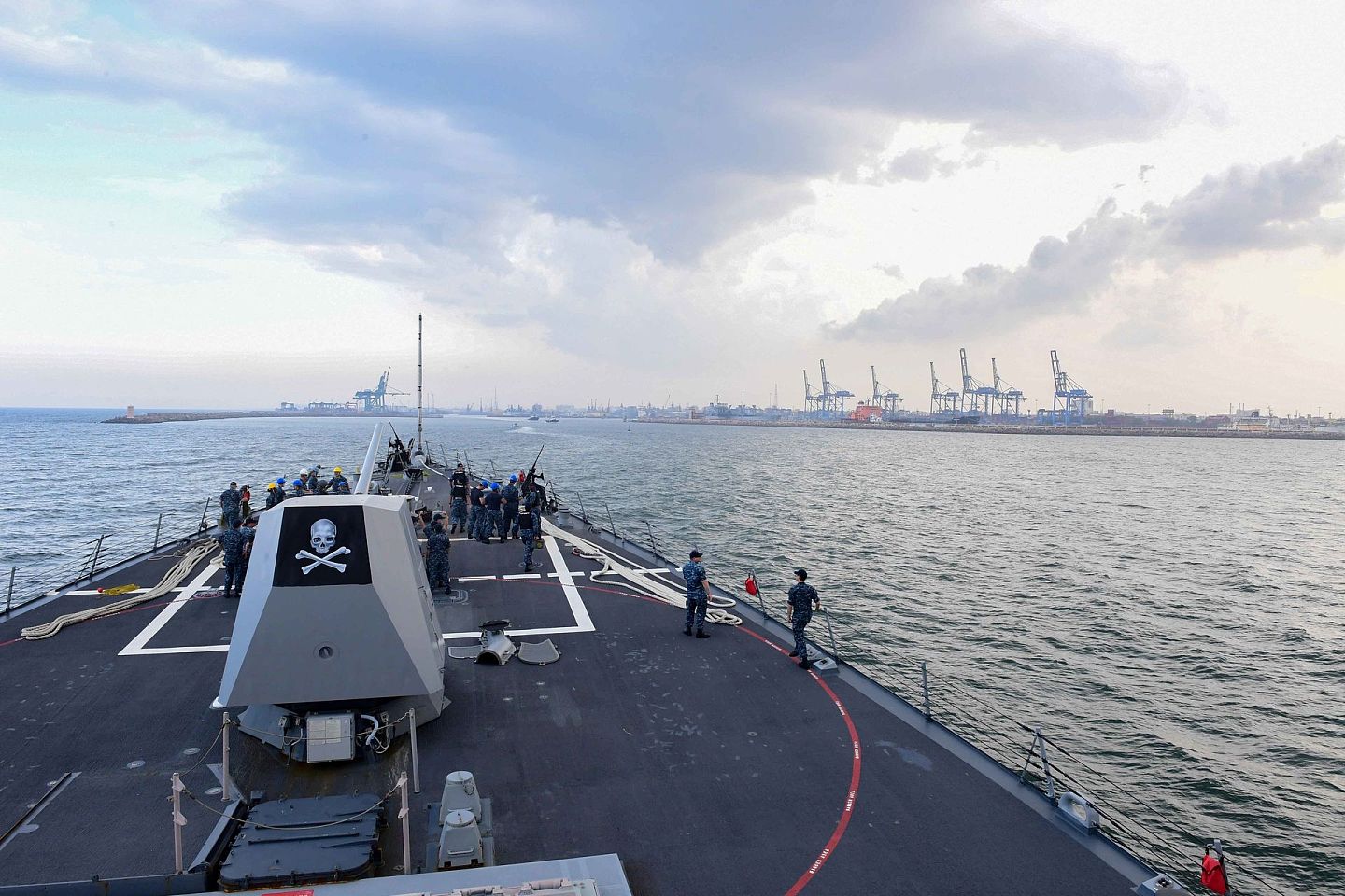 美国海军出现在世界各地海域，美国驱逐舰基德号2017年7月9日抵达印度。（Reuters）
