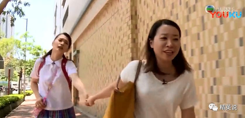 “我要让女儿赢在子宫里”！在香港当小孩有多苦？香港明星体验了一天学校生活，直接被吓哭了…（组图） - 17