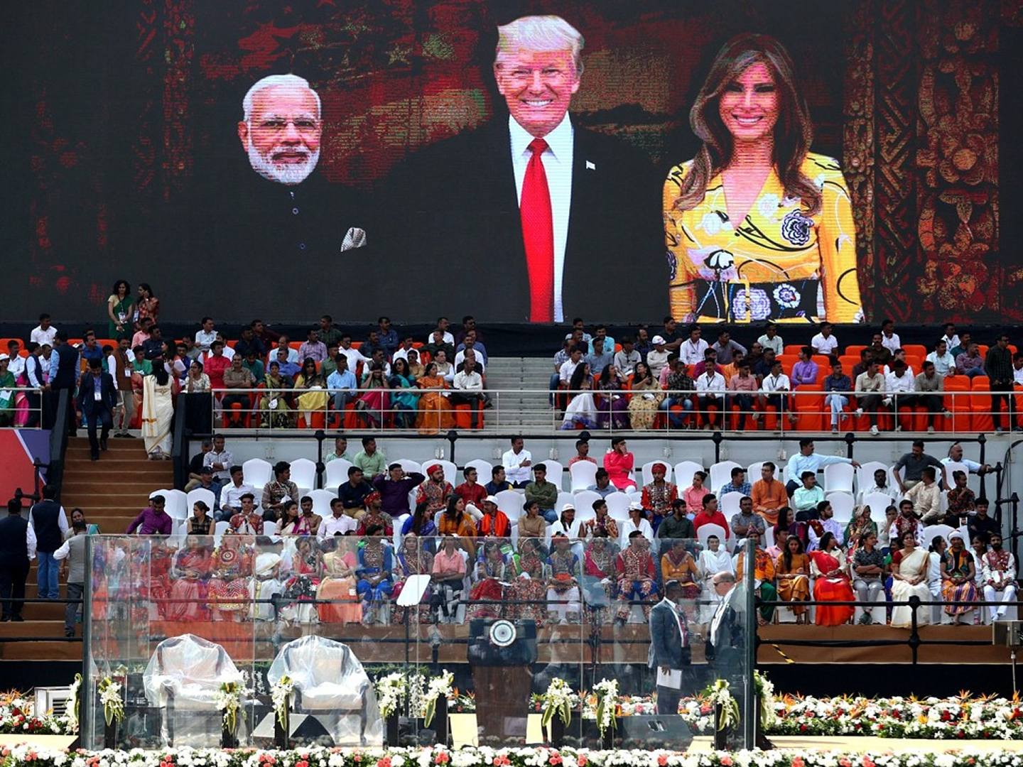 2月24日，印度艾哈迈达巴德的萨达尔帕特尔体育场举行大规模集会，迎接特朗普的到来。（AP）