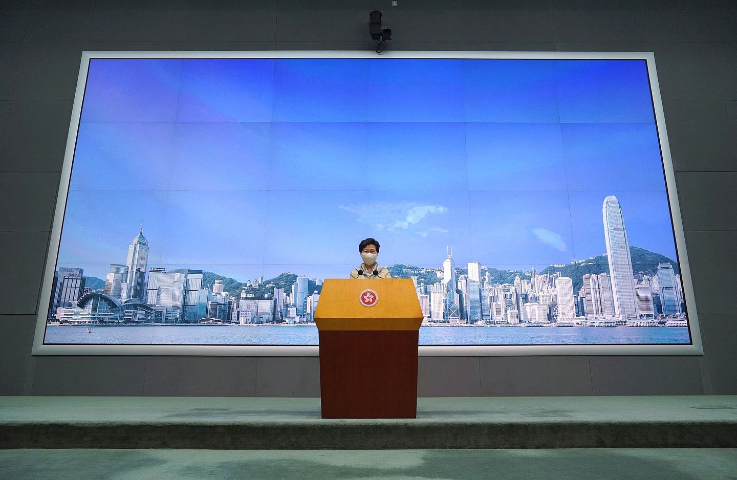 香港行政长官林郑月娥6月30日在记者会上称，不会被任何制裁行动吓到，相信国家会有反制措施，港府将会全面配合。（AP）