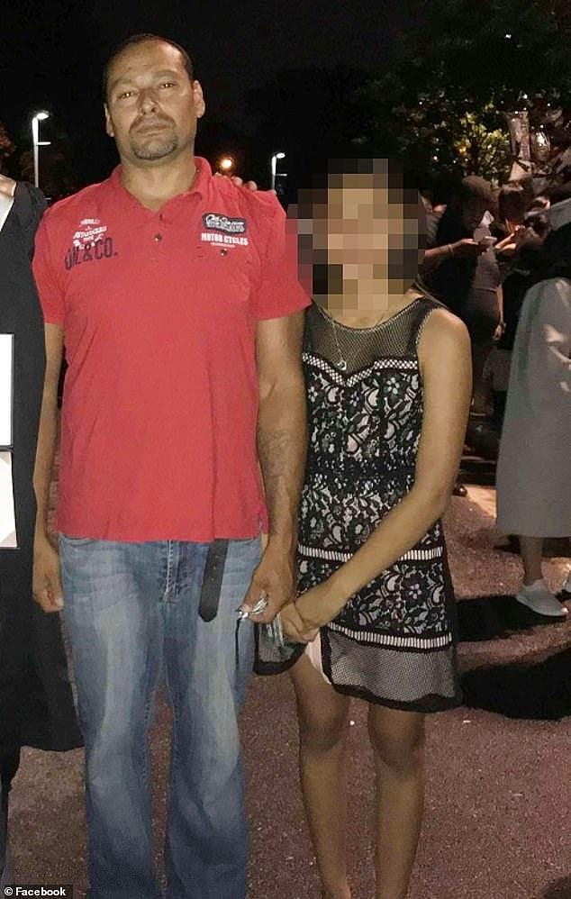 美国父亲半夜回家，意外发现黑人男和14岁女儿约会，愤怒开枪追击