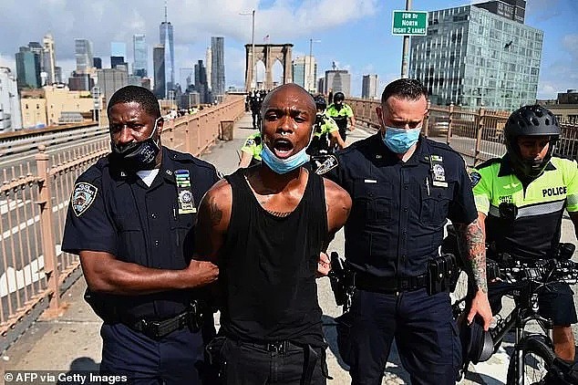 纽约总警司被打爆头，游行暴力升级，市长一声不吭（组图） - 4