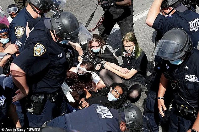 纽约总警司被打爆头，游行暴力升级，市长一声不吭（组图） - 8