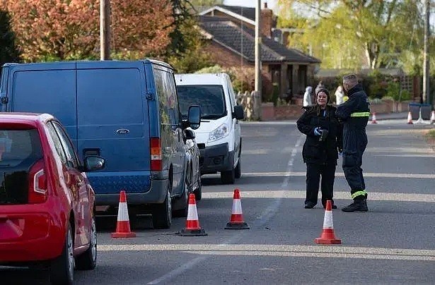 英国女子坚信新冠疫情是阴谋，受不了隔离，竟放火烧死自己……（组图） - 1