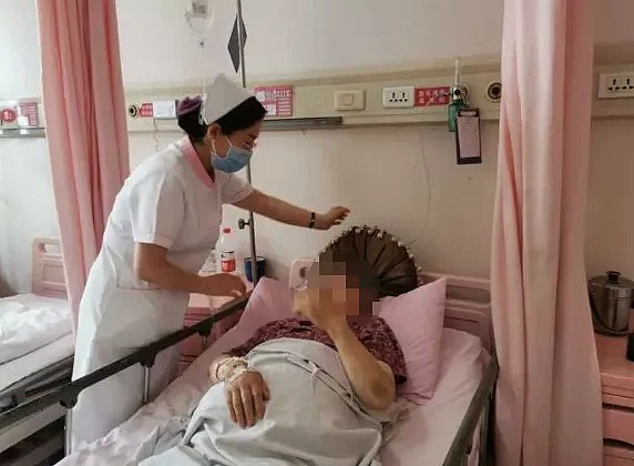 中国母女被困电梯4天！互喝尿液求生，事发时没带手机，住4层别墅（组图） - 1