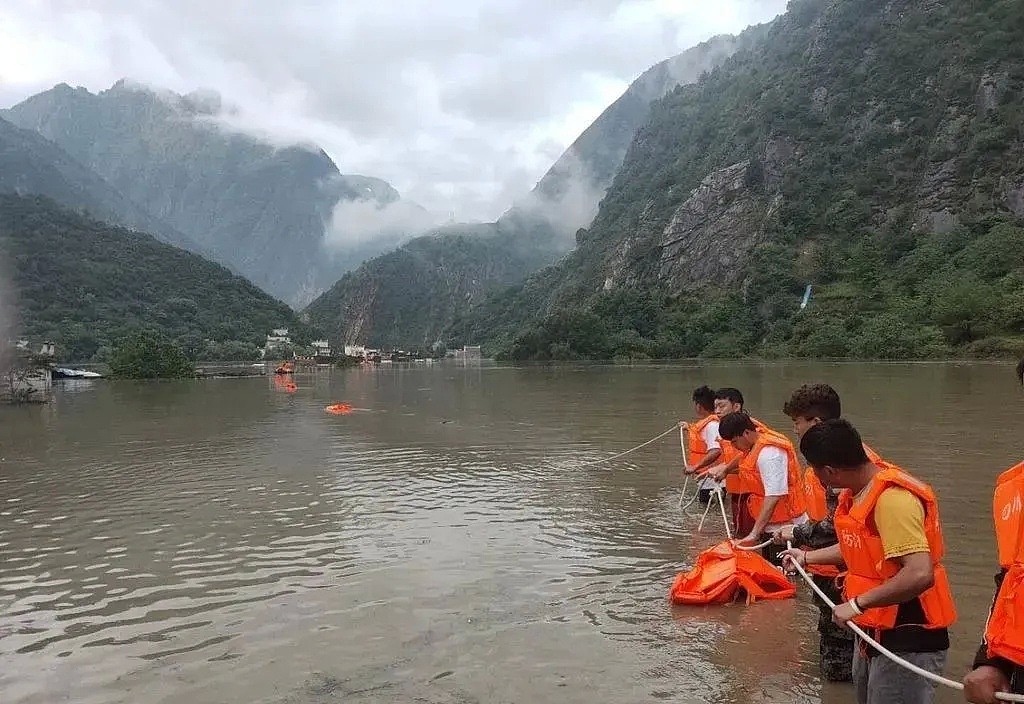 中国27省遭遇洪涝，千人返乡护坝！3000吨茶叶被泡令人泪目，网友举动暖爆... - 26