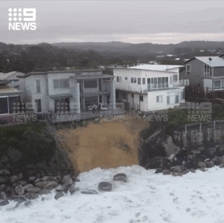 祸不单行！澳洲66栋海景房惨遭暴雨巨浪侵袭，居民紧急撤离；多国灾情肆虐，突破历史极值，千万人受灾，2020年活着就好 - 13