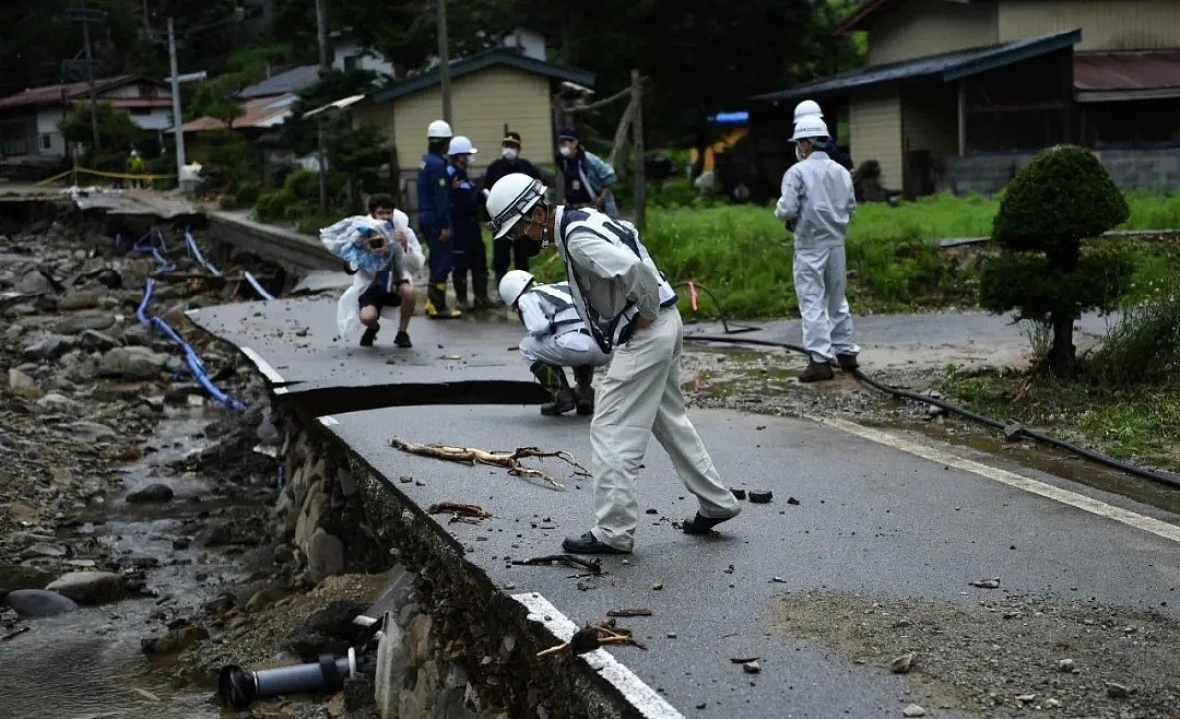 祸不单行！澳洲66栋海景房惨遭暴雨巨浪侵袭，居民紧急撤离；多国灾情肆虐，突破历史极值，千万人受灾，2020年活着就好 - 47