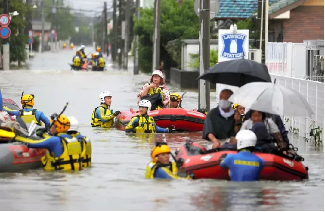 祸不单行！澳洲66栋海景房惨遭暴雨巨浪侵袭，居民紧急撤离；多国灾情肆虐，突破历史极值，千万人受灾，2020年活着就好 - 51