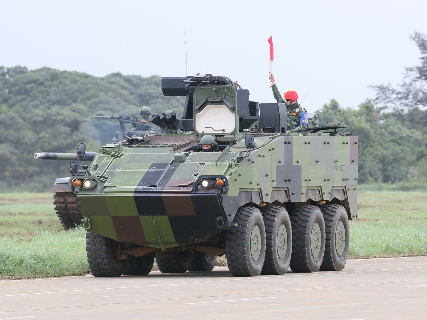 台陆军云豹八轮装甲车。该装甲车系由台湾以爱尔兰公司设计的CM31六轮装甲车为基础自行研制，是当前台军联兵旅的主力装甲车，并由此延伸出一个车系。（多维新闻）