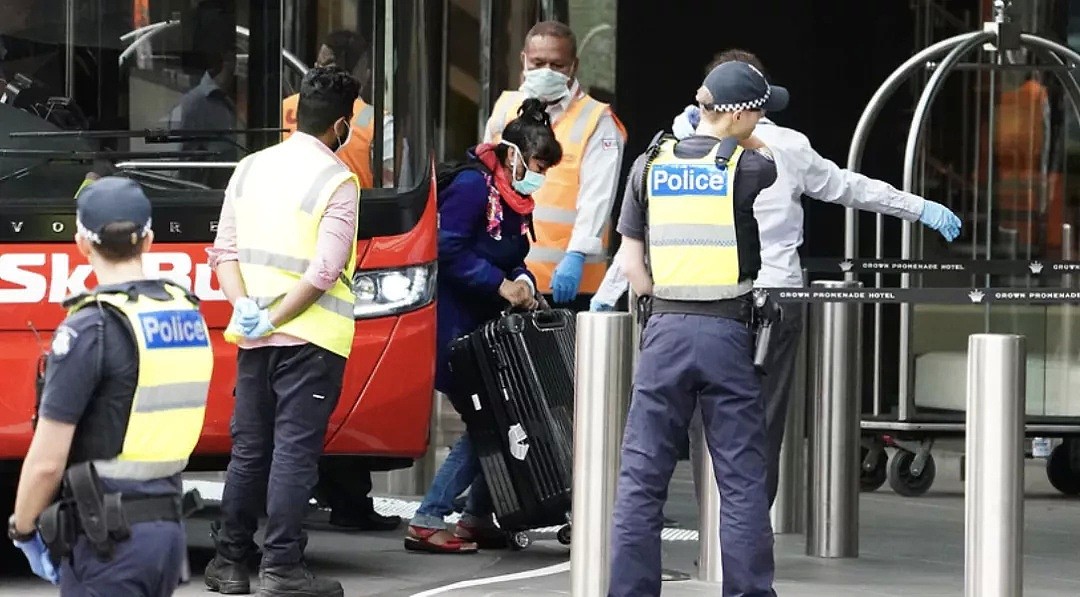 Chadstone现确诊，维州12所学校紧急关闭！超市12名员工中招，150万口罩抢光（组图） - 23