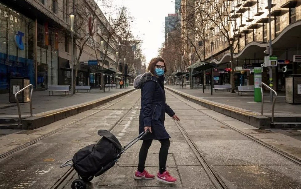 Chadstone现确诊，维州12所学校紧急关闭！超市12名员工中招，150万口罩抢光（组图） - 26