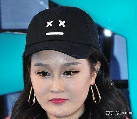 与小沈阳闹不和，被爆后台扇耳光！儿子与多位美女相伴，生活奢靡？63岁的赵本山满脸苍老无人接班（组图） - 38