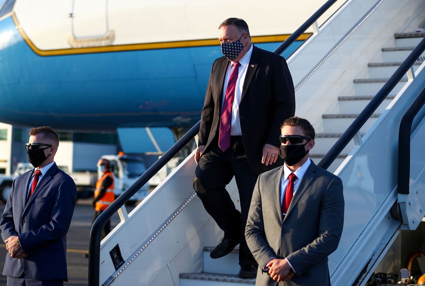 7月20日，美国国务卿蓬佩奥抵达伦敦机场，开始访问英国。（Reuters）