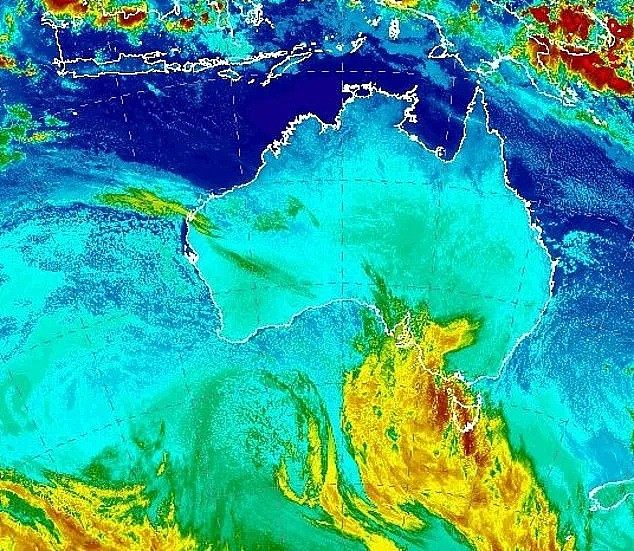 强风降温侵袭昆州，大范围雨水持续整个周末！澳洲海岸遭巨浪侵蚀，近百处房屋“摇摇欲坠”，居民紧急撤离 - 39