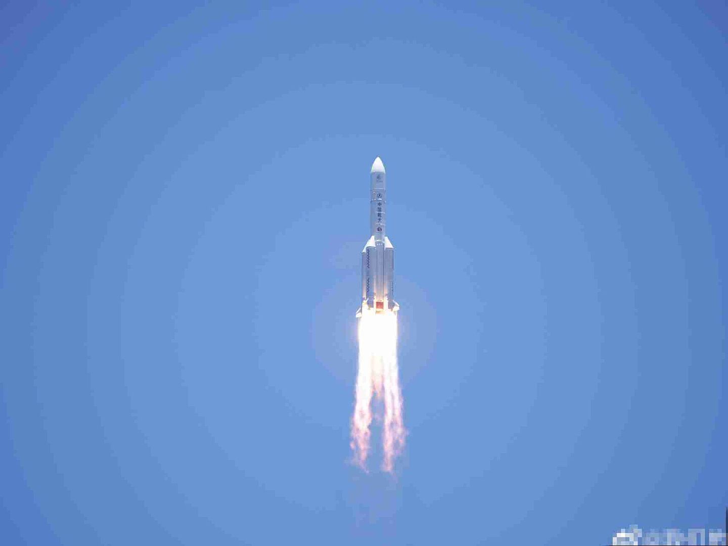 中国“天问一号”火星探测器于北京时间7月23日发射升空，将对火星进行全方位的探测。（微博@我们的太空）