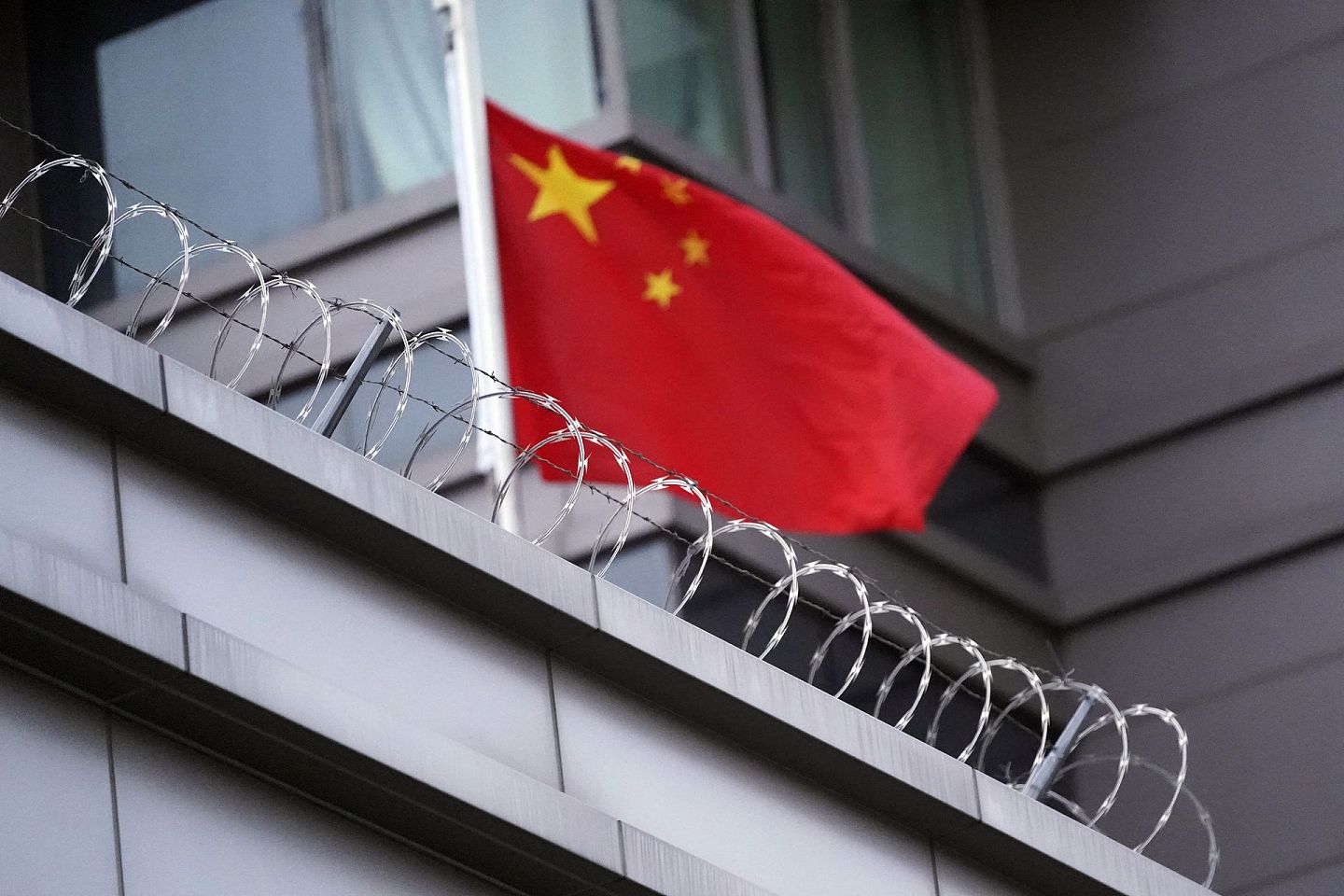 美国要求中国关闭驻休斯敦总领馆，北京表示强烈谴责，并宣布关闭美国驻成都总领馆。（AP）