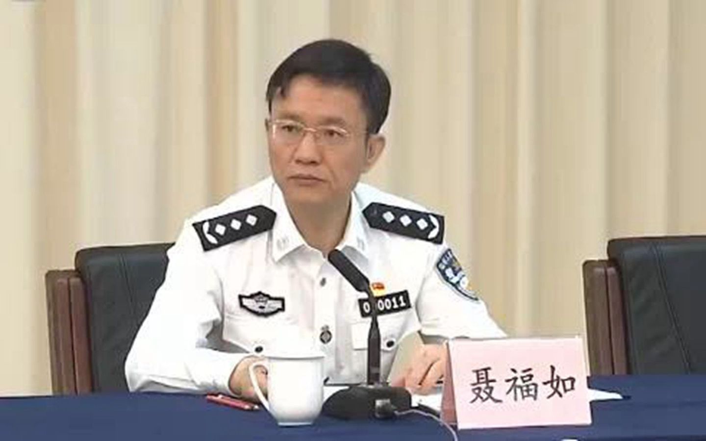 随着聂福如的调离，中国公安部领导层已锐减近半，现任领导层仅余8人。（微信公号@政事儿News）