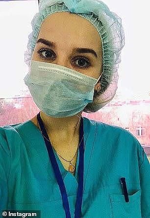 俄美女护士着透视装爆红，受聘主持天气预报，不忘初心仍一线抗疫