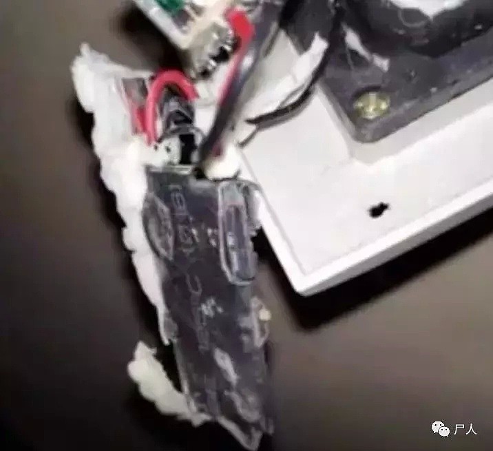 女生烧烤店上厕所被偷拍！变态色魔无孔不入，有些竟连自己的亲妈都不放过...（组图） - 16