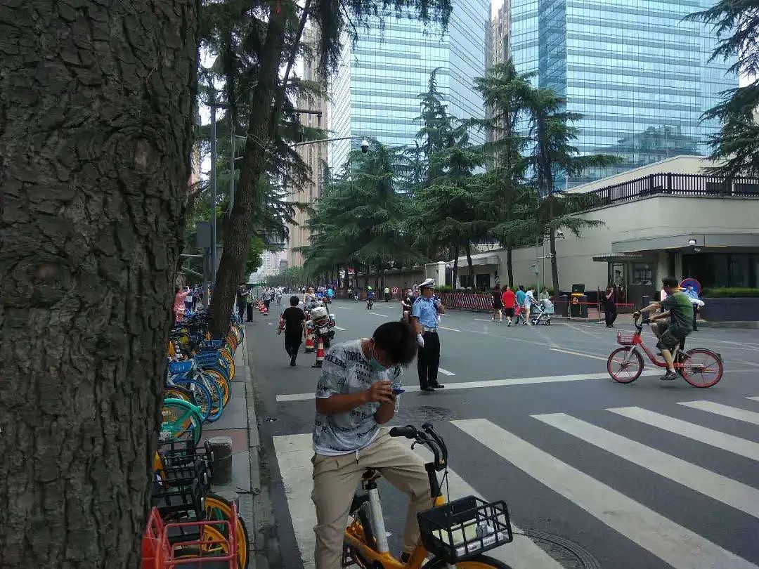  成都美领馆前领事馆路街景，摄影：飞光