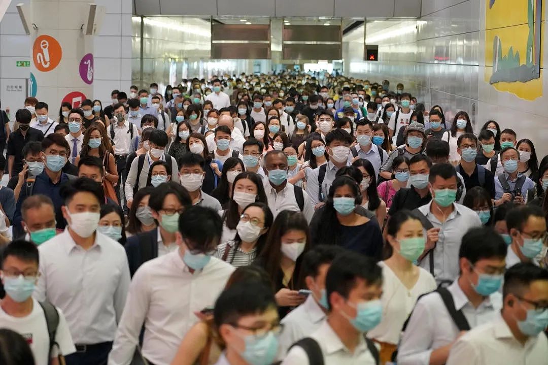 因香港的公共卫生医疗体系具有自身特点及规章制度，要引入内地支援，目前仍然存在种种制度障碍