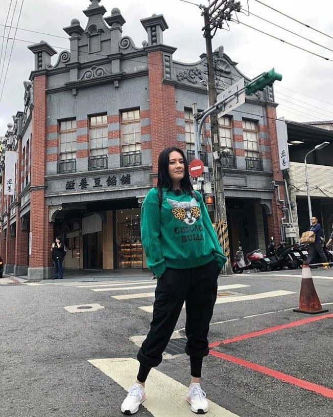 6月李丽珍现身迪化街。 （取材自Instagram）