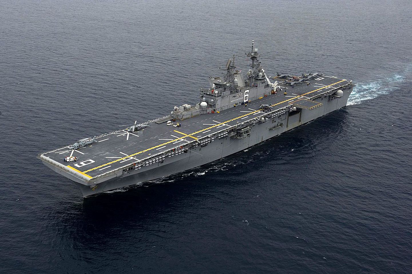2020年7月底，美国海军装备现最新动态。图为美国海军的“美利坚”级两栖攻击舰。（维基百科公有领域）
