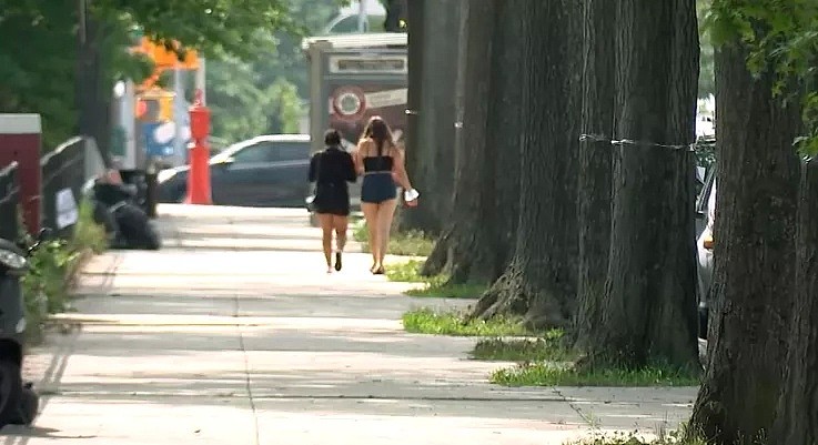 流氓！女子在森林公园里慢跑，遭半裸男拖入树丛脱掉裤子...（组图） - 4