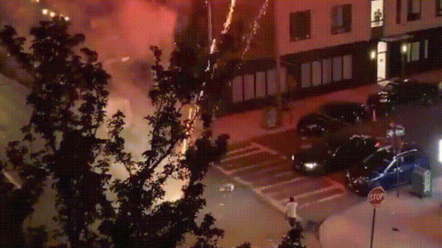 恐怖！美国多地又掀暴动 抗议者遭枪击身亡 城市烈火冲天变战区（视频/组图） - 1