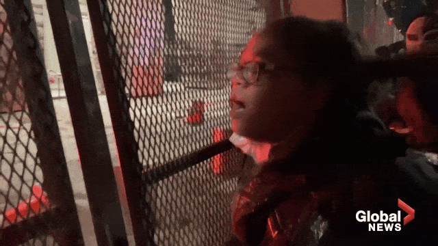 恐怖！美国多地又掀暴动 抗议者遭枪击身亡 城市烈火冲天变战区（视频/组图） - 16