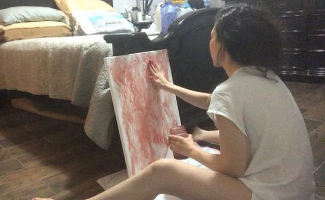 美36岁女子用“姨妈血”护肤、作画、浇植物，称皮肤变得光彩照人