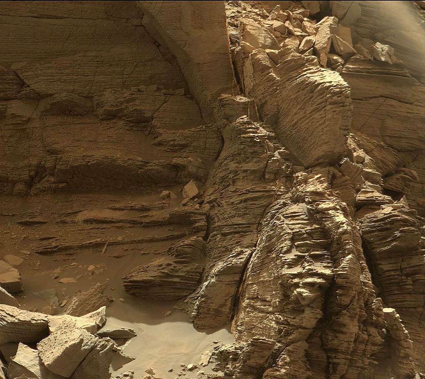2016年9月10日，美国国家航空航天局（NASA）发布火星最新影像，其地貌酷似美国西南部沙漠，与地球景色如出一辙。（视觉中国）