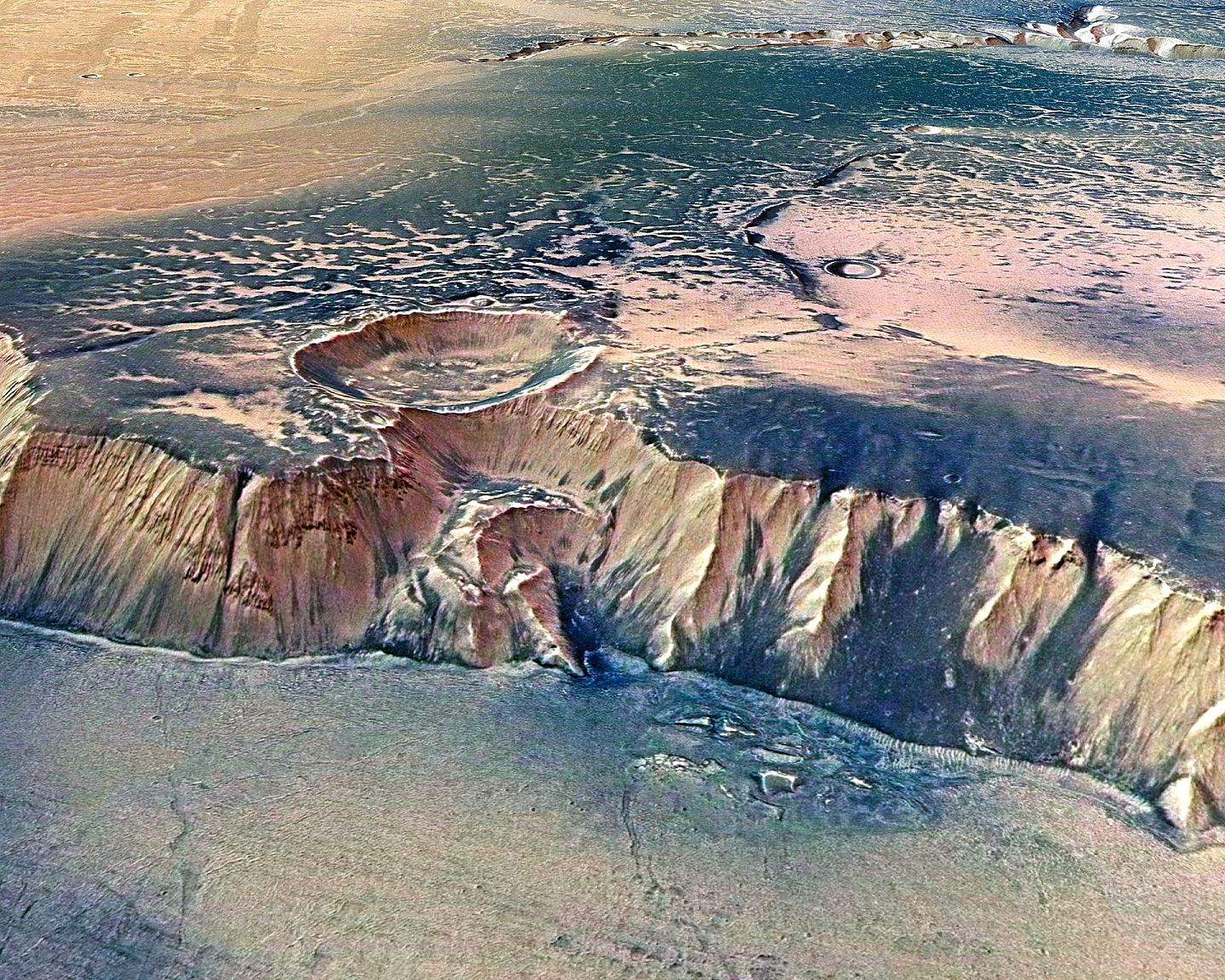 欧洲宇航局发布了部分火星表面的超清晰照片，这些图像显示了火星Echus峡谷的风貌。（视觉中国）